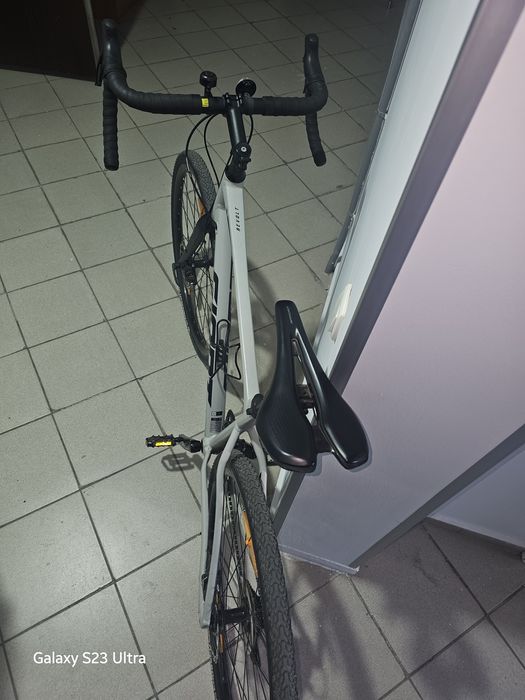 Велосипед Giant Revolt 2