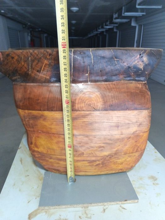 Ръчно изработена маса от три вида дърво