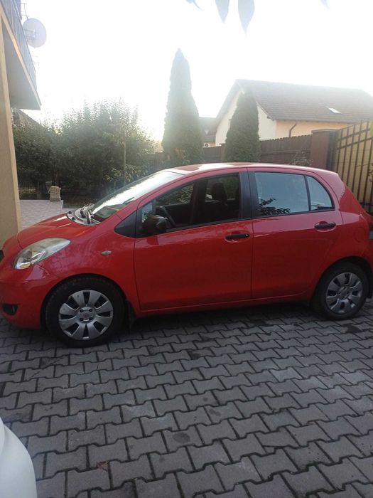 Vând Toyota Yaris