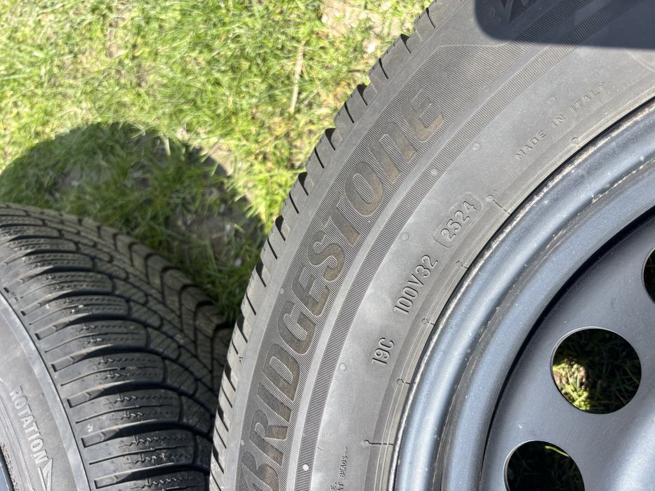 Set 4 anvelope de iarnă Bridgestone Blizzak pe jante tablă – stare foarte bună
