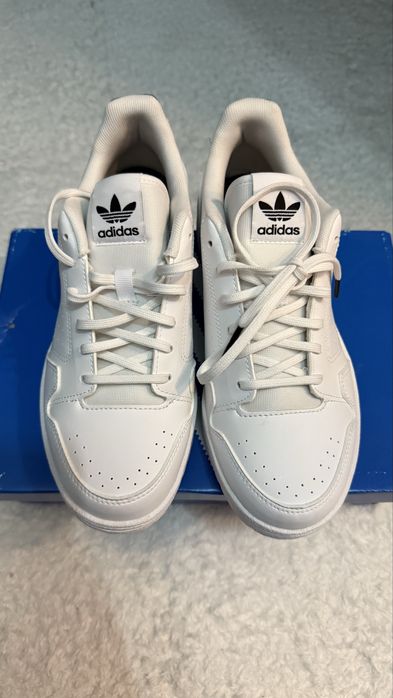 Кроссовки Адидас новые