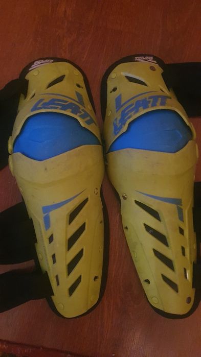 Leatt dual axis наколенники