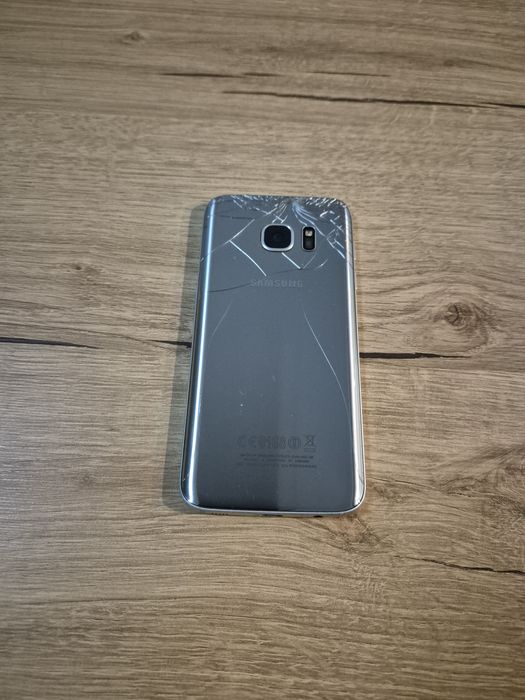 Telefon mobil Samsung S7 cu husa baterie externa
