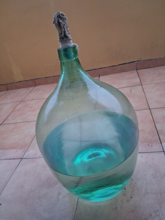 Стъклена дамаджана