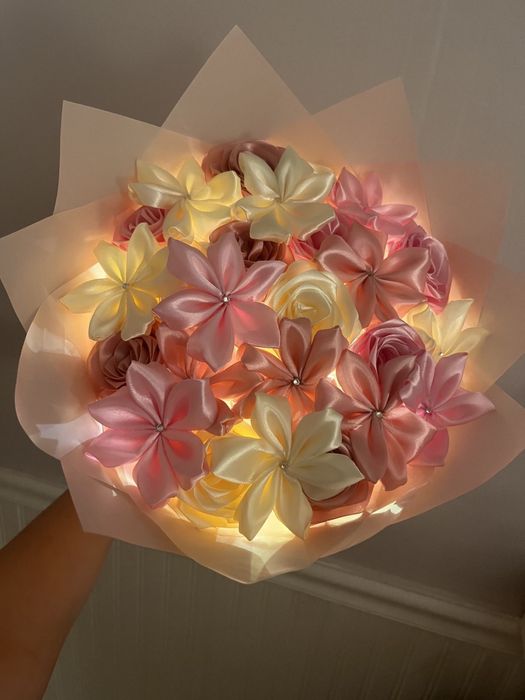 Букеты из атласных роз