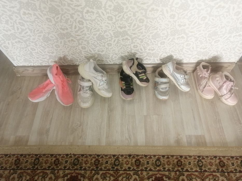Продам детскую обувь