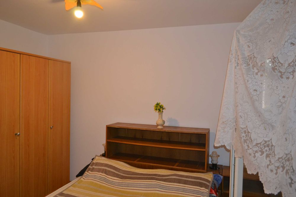 Inchiriez apartament 2 camere zona Comisariat