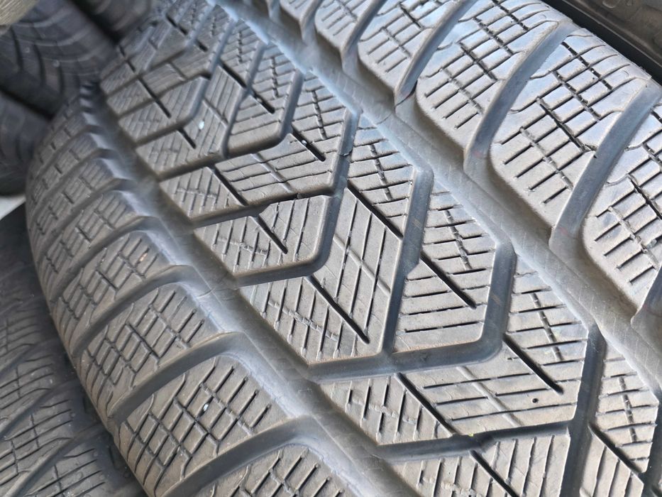 4бр Зимни гуми 255 40 21 - Pirelli