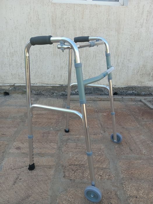 Инвалидная ходунок / туалет