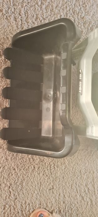 Tractor cu cupa și remorca