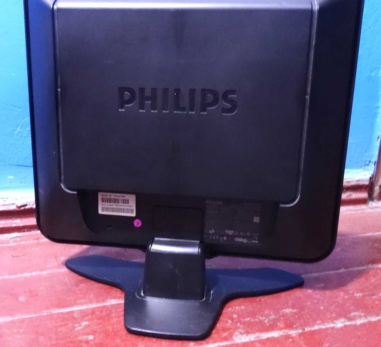 Philips 17'(3000), Samsung 24"все рабочие
