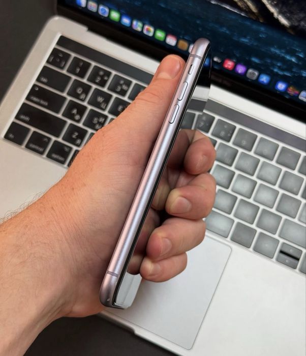 Продам Айфон 11 64gb