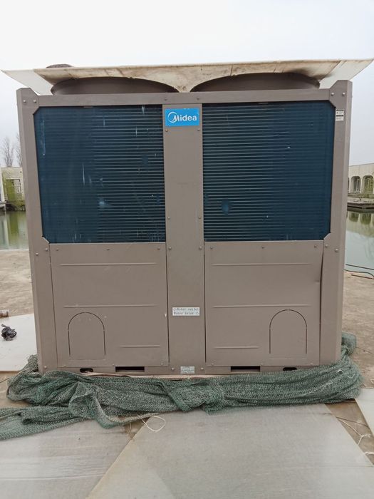 Это промышленный Аir-Cooled Modular Chiller (наружный блок кондиционер
