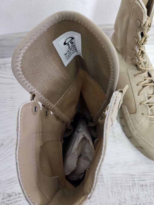 Bocanci Oakley. Nr. 40