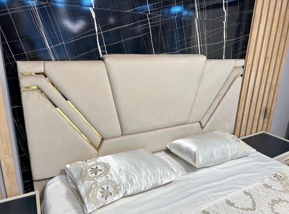 Спальный гарнитур кровать с матрасом