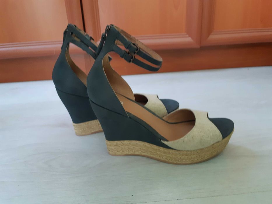 UGG Кожени сандали на платформа