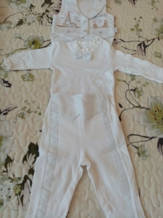 Vînd costumas băiețel pt.ocazii- botez