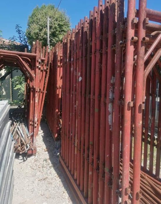 Podine și schela metalica