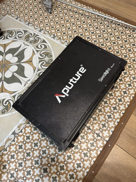 Продаю Aputure Spotlight 36