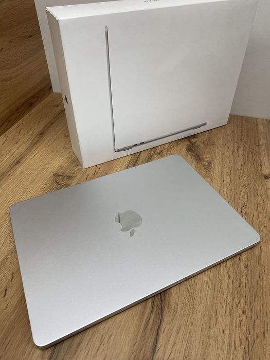 Продам Macbook Макбук air 13 M4