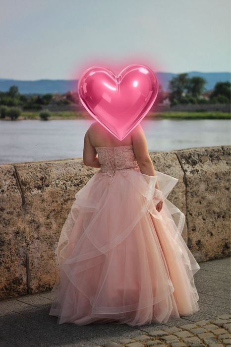 Бална рокля в цвят розов