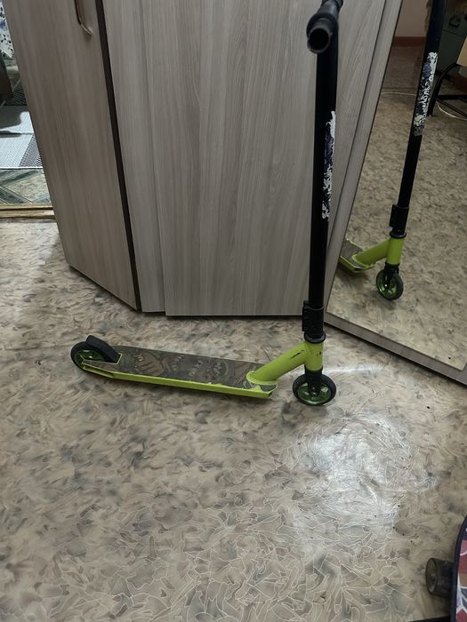 Продам трюковой самокат и скейтборд