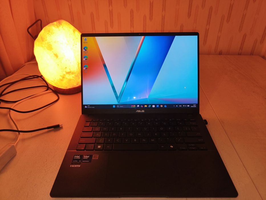 Asus Vivobook S14 OLED 2025 года