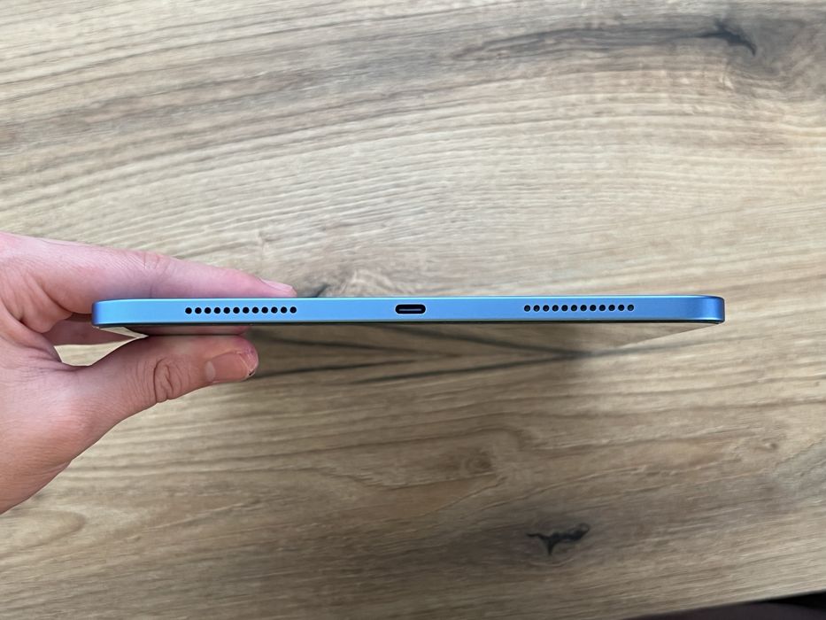 iPad 10th Generation 64GB + Писалка и Два калъфа