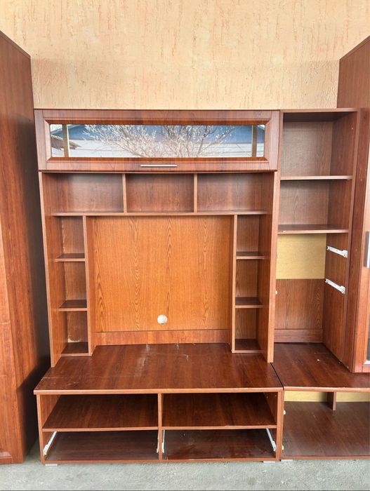 Продается шкаф для гостиной комнаты