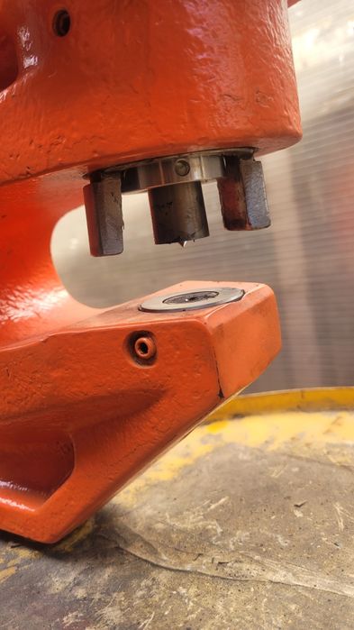 masina gaurit presa hidraulica pansonat la pozitie stanta presa alfra