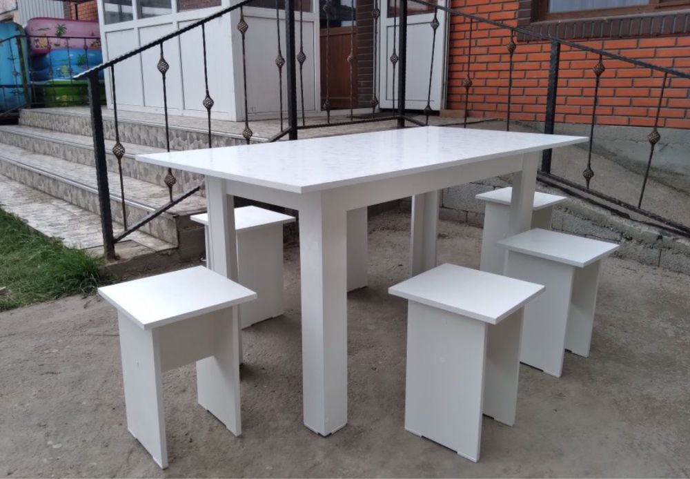 Стол. Табуретка орындық