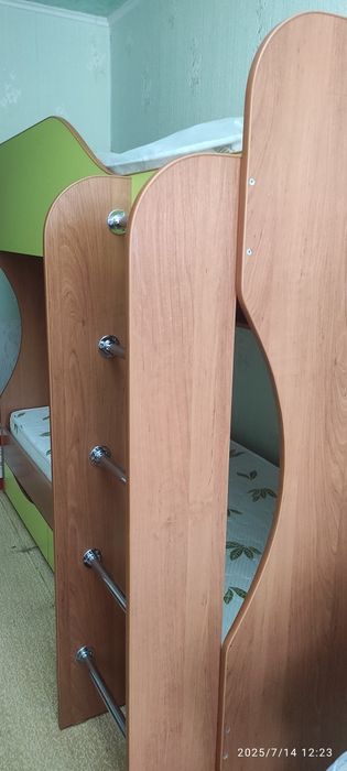 Кровать двухъярусная