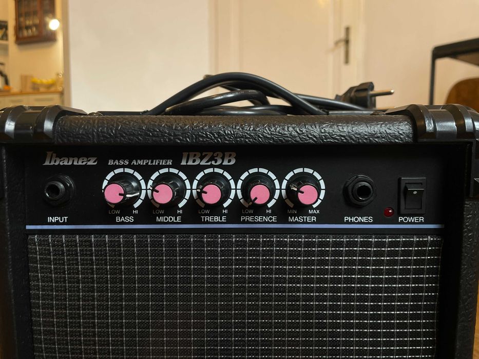Ibanez IBZ3B БАС китара комбо усилвател, кубе.
