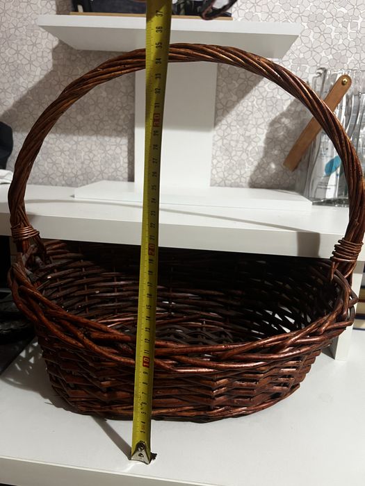 Продам плетенную корзину