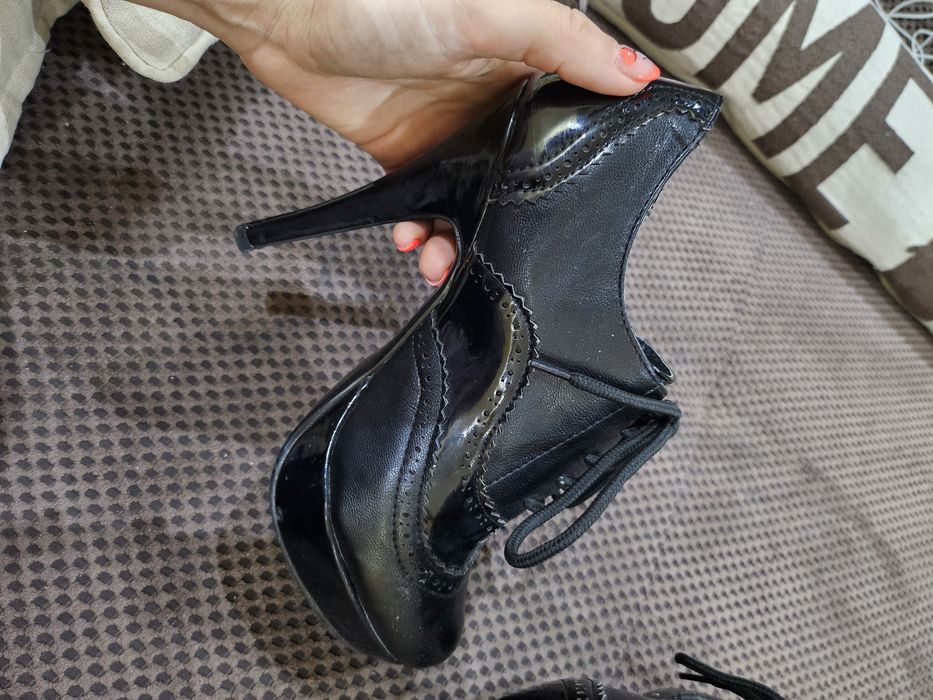 Затворени обувки на ток 37номер