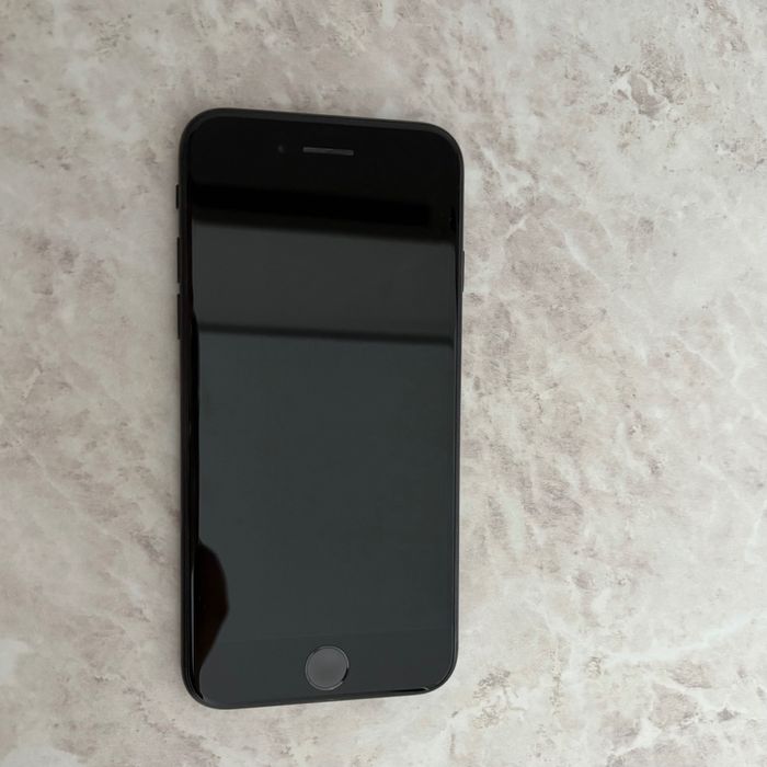 Продам iPhone SE 2020