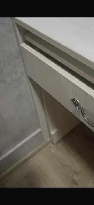 Отдам гардеробную угловую