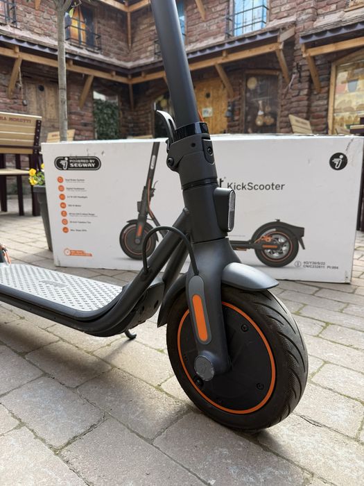 Trotinetă Electrică Segway Ninebot F40E, plus Cască Ninebot nouă cadou