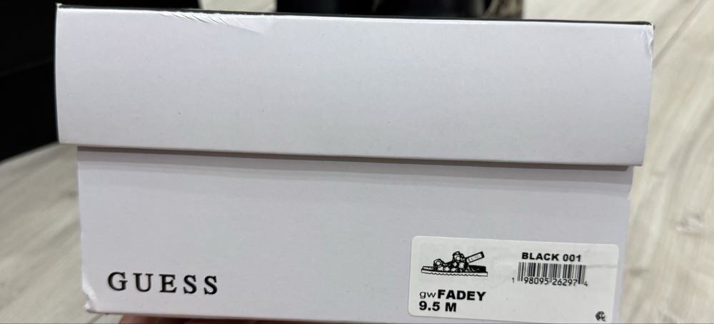 Продам Сандалии guess