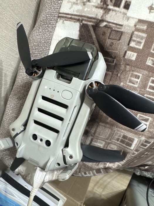 Продам дрон dji mavic