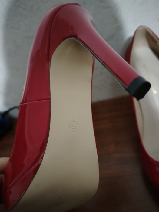 Женские туфли 37 размера