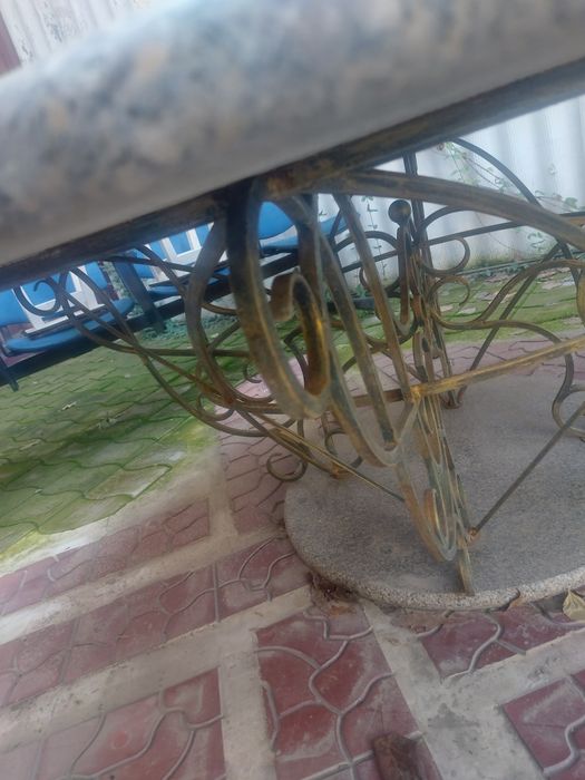 Обеденный стол.Кованный.