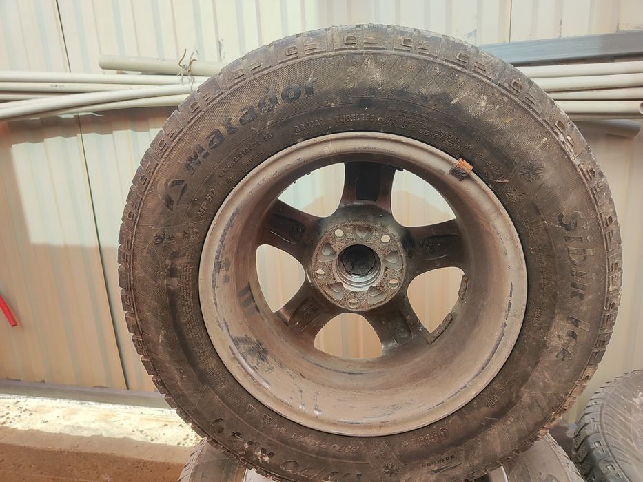 Диски с резиной от Тайота Ипсун