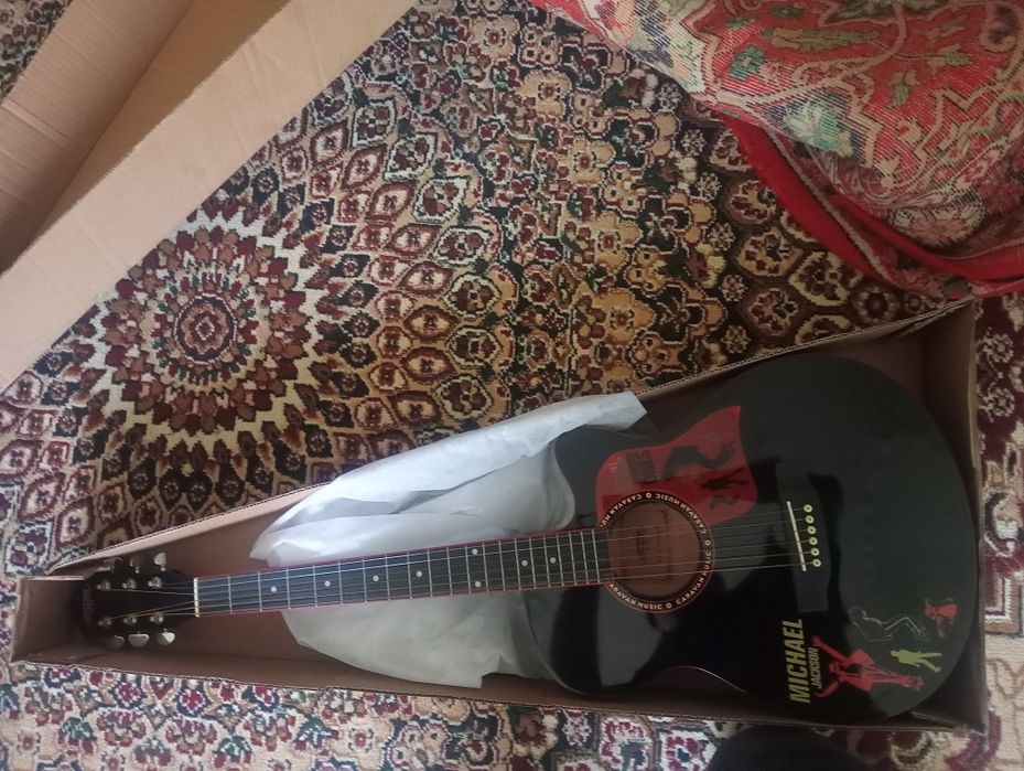 Gitara yangi holatda. Klassik gitara