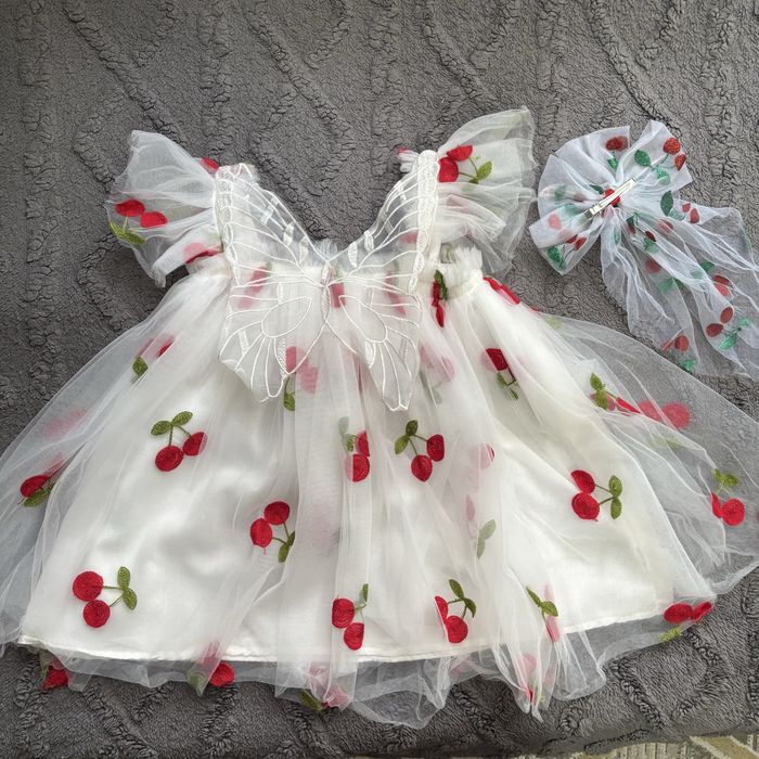 Продам платья на девочку