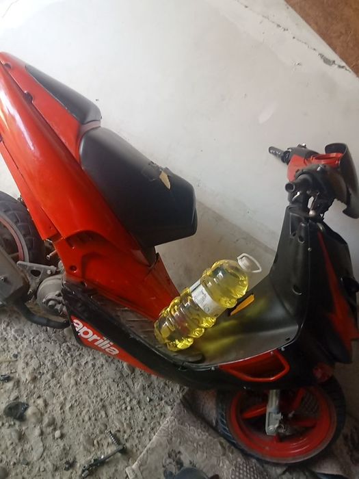 Vând aprilia sr 50