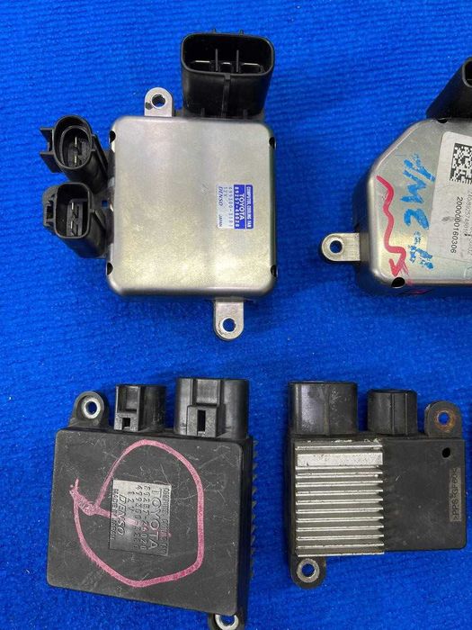 Блок управления вентилятором Toyota Lexus