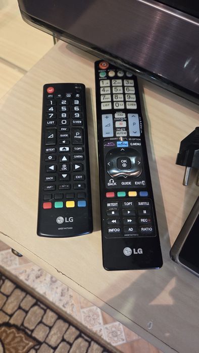 Телевизор 2 шт LG.