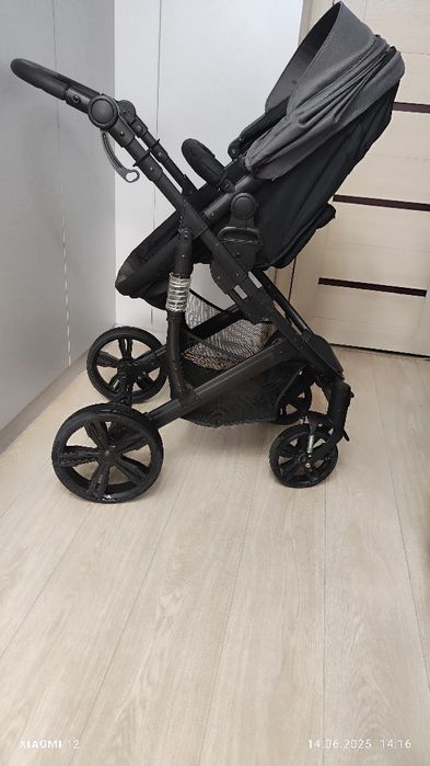 Прогулочная коляска всесезонная