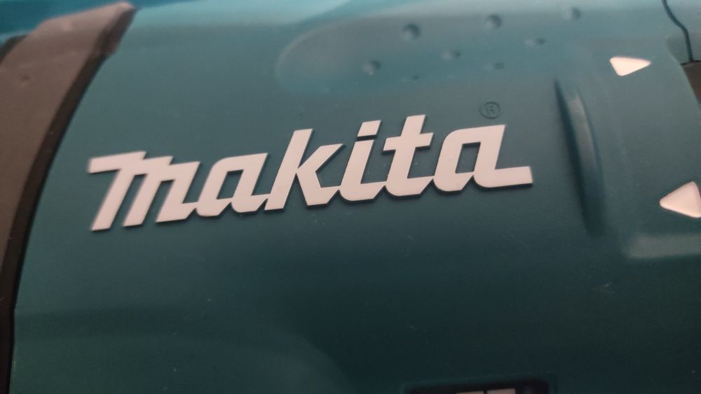 Перфоратор Makita HR2470